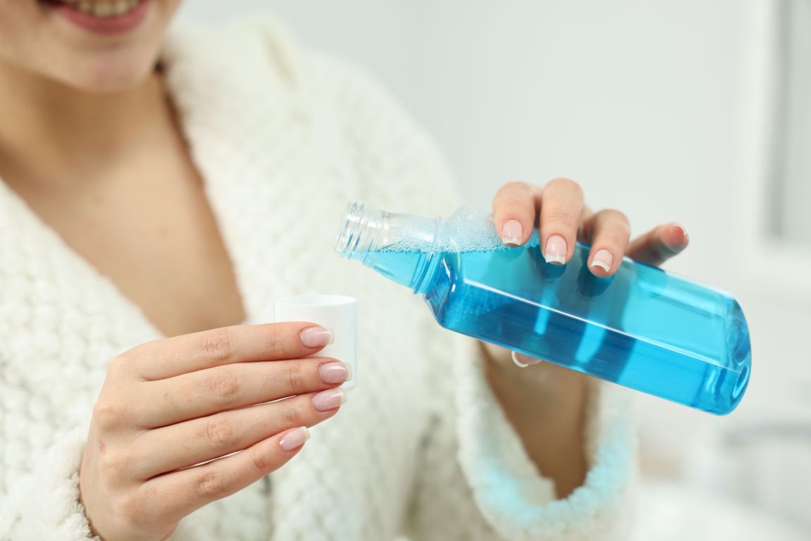 You are currently viewing Best Mouthwash for Bad Breath, Preventing Cavities, and More